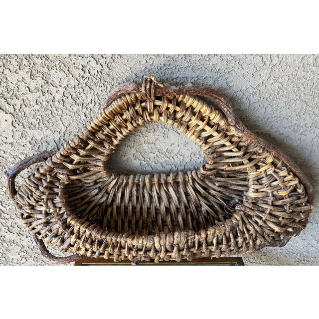 Excellent Pre-Owned Condition. Fabulously rustic branch and willow wall pocket, the perfect accent filled with faux (or...