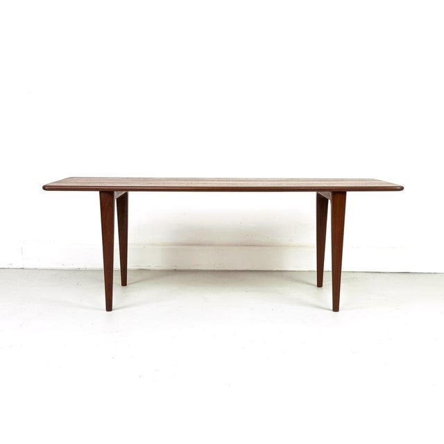 High-quality, graceful coffee table with a thin solid wood tabletop and slender tapered legs. Product information: •...