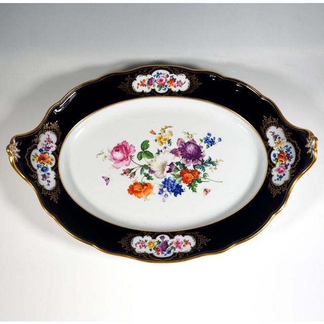 Large Gilt Tureen with Putto and Cobalt Flowers on Presentoir from Meissen, 1850, Set of 2 For Sale - Image 4 of 13
