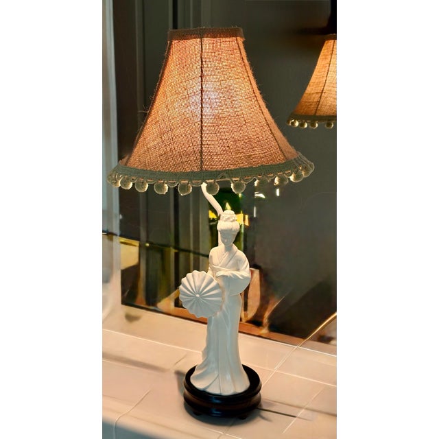 Chinoiserie Vintage Geisha Girl Table Lamp For Sale - Image 3 of 8