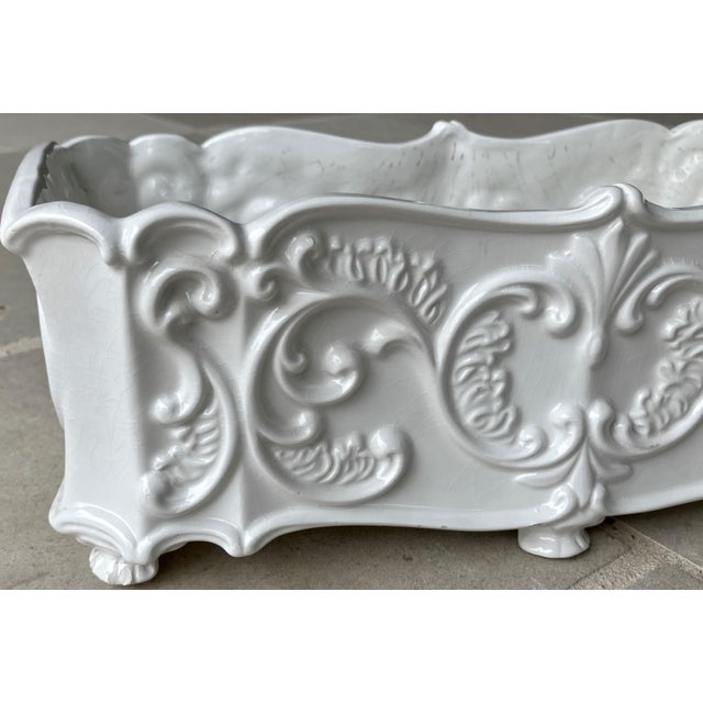 Circa 1980 Neoclassical Mottahedah-Style Terraglia Bianca (Creamware) “Flower Box" Cachepot or Jardinière, Italy For Sale - Image 11 of 18