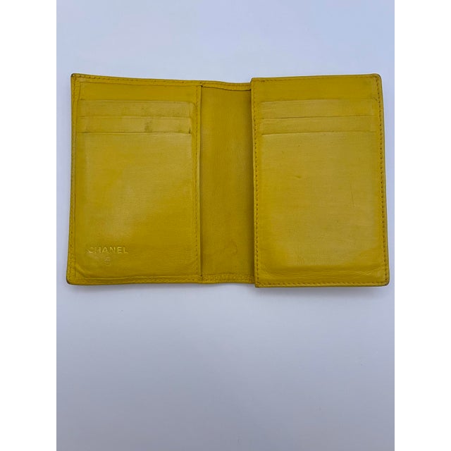 Chanel Yellow Leather Classic Caviar Bifold Wallet For Sale - Image 4 of 5