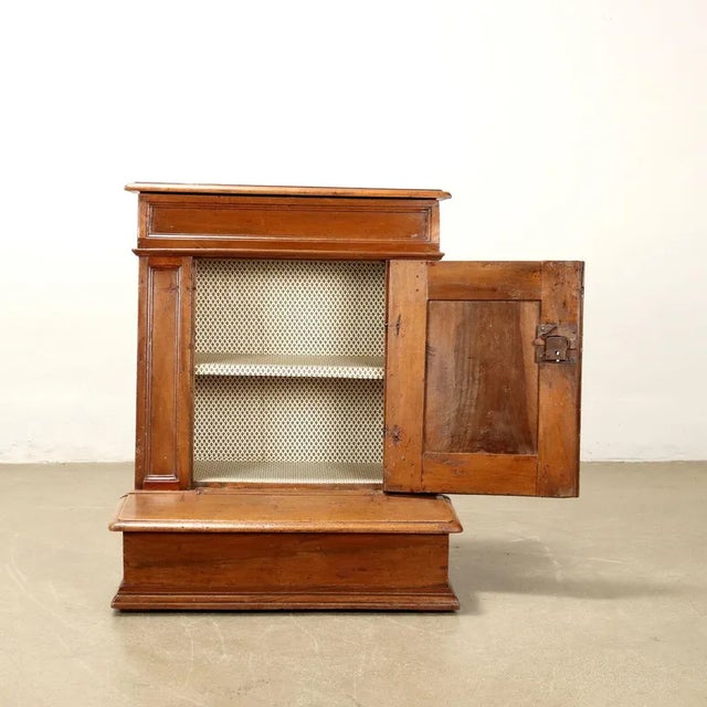 Kneeler in Walnut and Poplar For Sale - Image 3 of 10