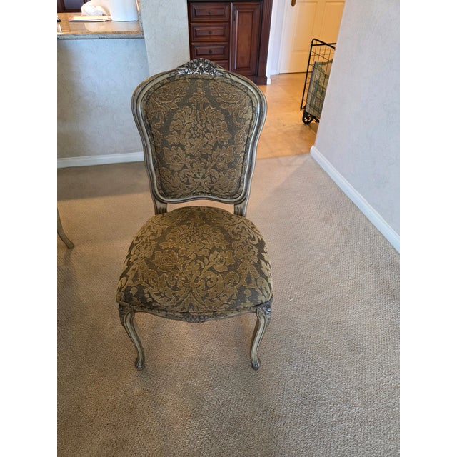Elegant European-Style Glass Dining Table with 6 Upholstered Chairs – Excellent Condition Beautiful, high-quality dining...