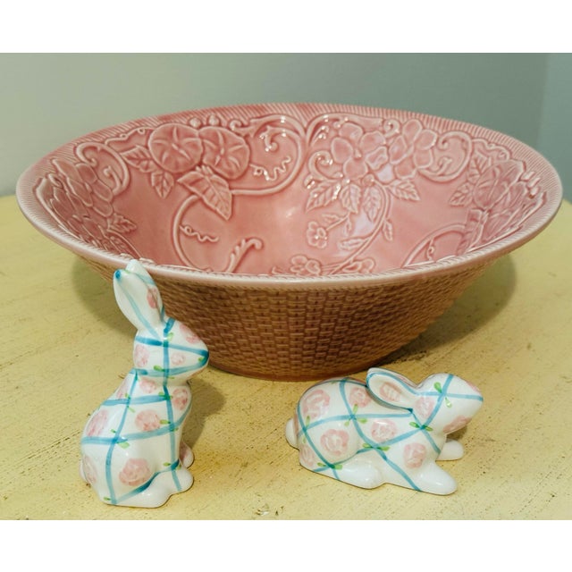 1970s 1970s Bordallo Pinheiro Majolica Ceramic Pink Serving Bowl For Sale - Image 5 of 9