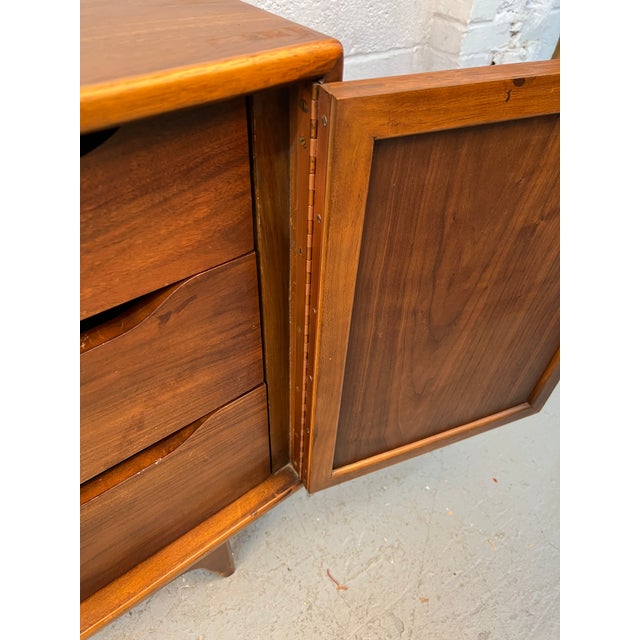 Lane "Perception" Mid-Century Modern Credenza For Sale - Image 15 of 17