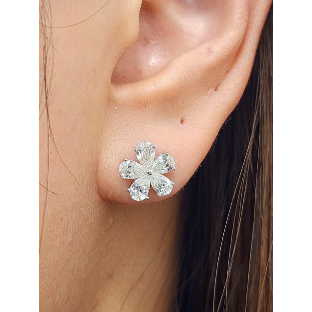 Modern 2.00 Ct Pear Shape Diamond Earrings For Sale - Image 3 of 10