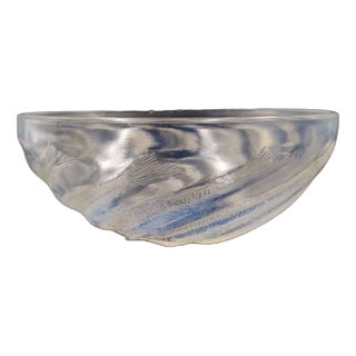 French Art Deco Opalescent Glass Bowl with Fishes in Circular Pattern by René Lalique, 1920s For Sale