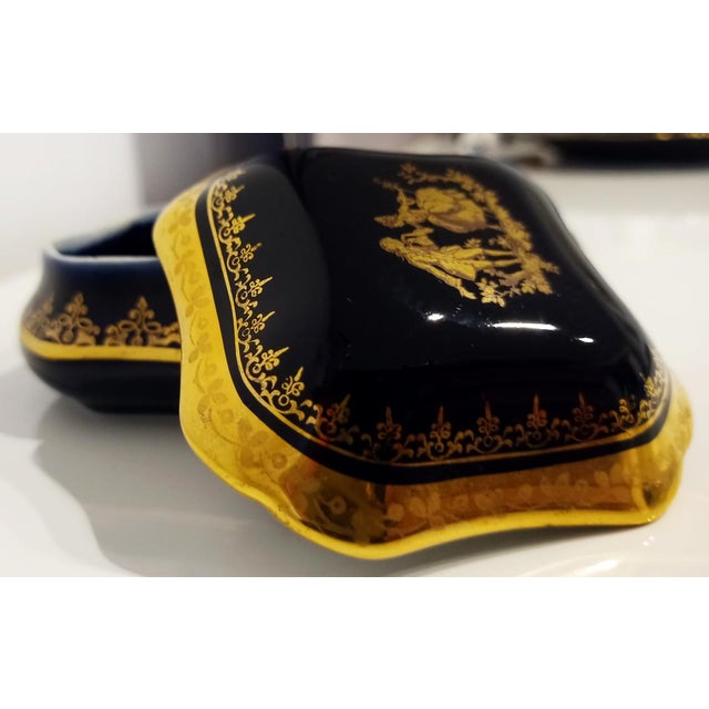 Vintage antique porcelain box, jewelry box, trinket box, or pillbox from the 19th century, made by the House of Sèvres....