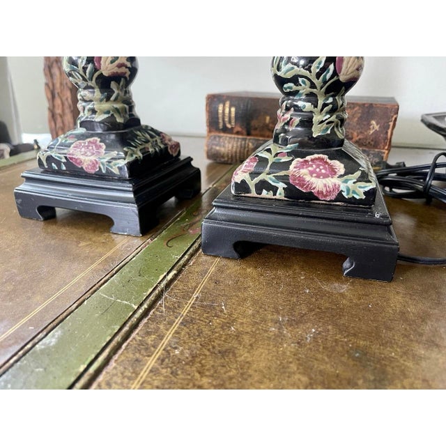 Early 20th Century Pair of Vintage Bradburn Gallery Black Chinoiserie Buffet Lamps For Sale In Chicago - Image 6 of 10