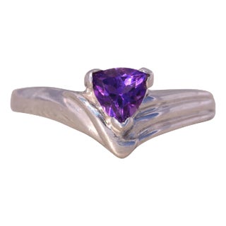 The Rochdale: Trilliant Cut Natural Amethyst in White Gold For Sale