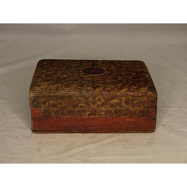 Early 20th Century Early 20th Century Folk Art Anglo-Indian Sheesham Box: Hand-Carved Arabesque Floral Design For Sale - Image 5 of 10