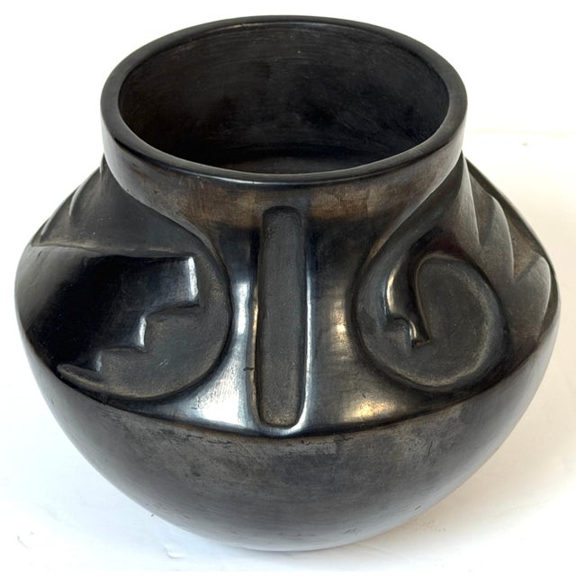 Signed Santa Clara Pueblo Carved Blackware Vase, Juanita Pueblo, Mid 20th C. For Sale - Image 9 of 18
