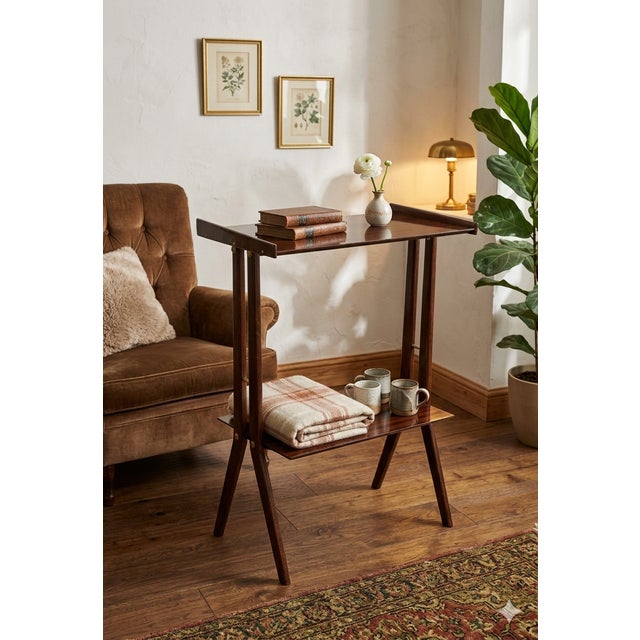 In homes of the time, such a piece was a real "all-rounder." Depending on how it was furnished, it could serve as:...