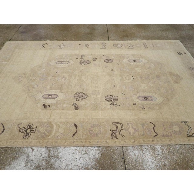 Galerie Shabab Collection Mid-20th Century Turkish Anatolian Accent Rug For Sale In New York - Image 6 of 10
