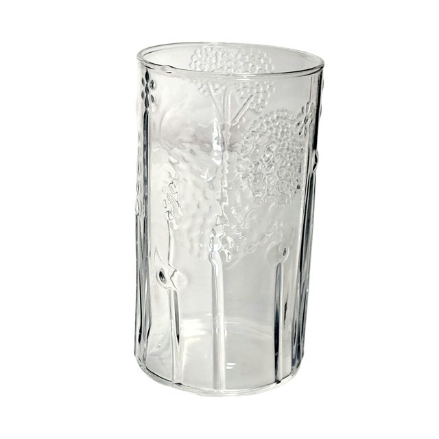 A masterpiece of Scandinavian glass artistry, this Iittala Finland Oiva Toikka Nuutajärvi Flora tumbler embodies elegance,...