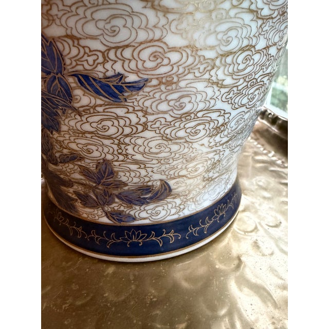 Toyo Large Blue, White and Gold Ginger Jar/Urn/Vase For Sale - Image 4 of 11
