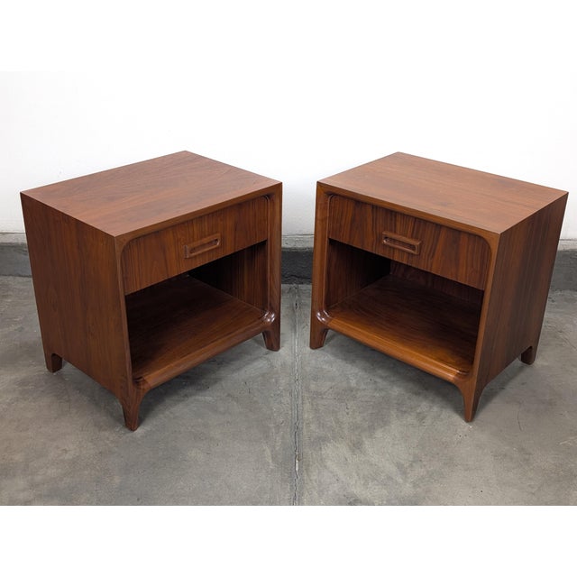 Pair of Mid Century Modern Walnut Nightstands by Widdicomb, C1960s For Sale - Image 10 of 15
