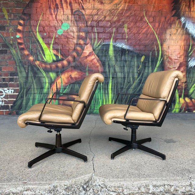 Mid-Century Modern Pair of Tan Leather Office Chairs by Alfred Kill For Sale - Image 3 of 12