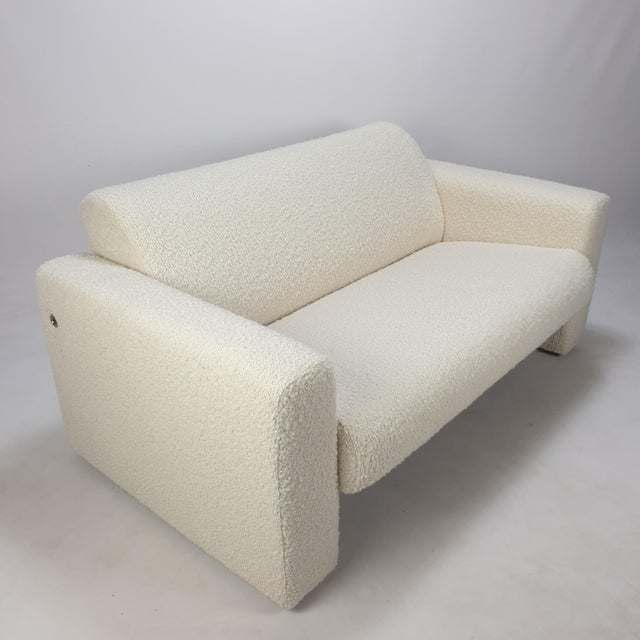 Elegant and timeless two-seat bench model 691 by Artifort, designed by the Artifort design group in the 1980s (2...
