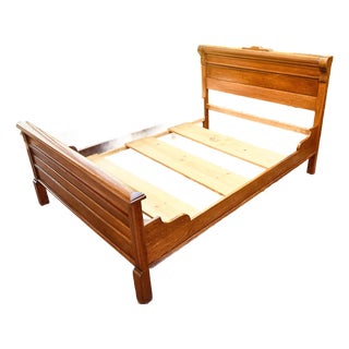 Vintage American Red Oak Full-Size Bed Frame – Traditional Paneled Headboard, Circa 1930s–1940s For Sale