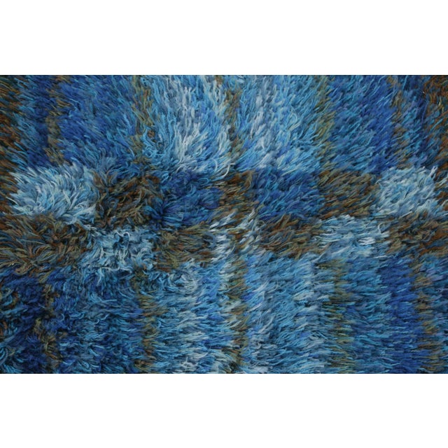 Mid-Century Modern Vintage Swedish Rya Runner With Blue and Gray Geometric Pattern - Rug & Kilim For Sale - Image 3 of 7