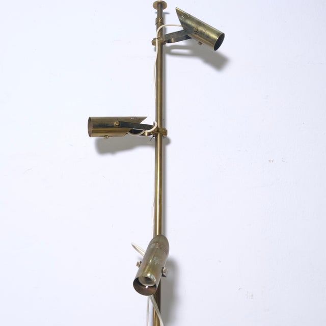 Brass floor lamp from the 1960s. The central rod is extendable, allowing the lamp to be adjusted. It varies in length from...