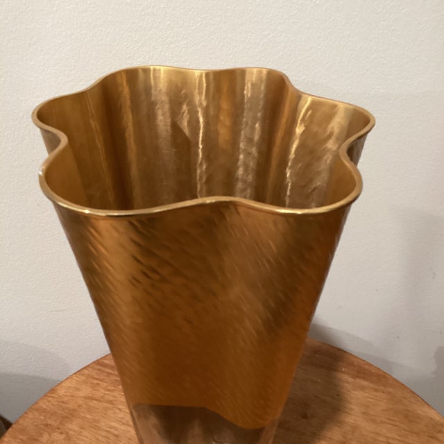 Late 20th Century l'Objet Handcrafted Fluted Vase Dualite in Hand Forged Stainless Steel and 24 K Gold Finish, France For Sale - Image 5 of 12
