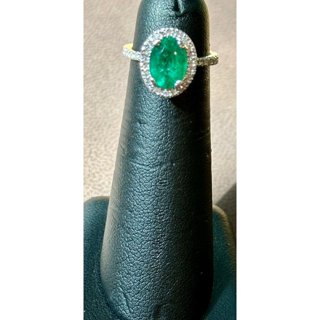 2.5 Carat Oval Natural Zambian Emerald & 1.25ct Diamond Ring 14 Karat White Gold For Sale - Image 4 of 8