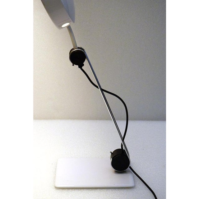 White Mod. 665 Table Lamp from Martinelli Luce, 1970s For Sale - Image 8 of 14