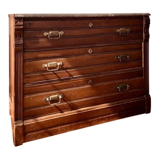 1870 English Eastlake Chest of Drawers in Walnut With Marble Top For Sale