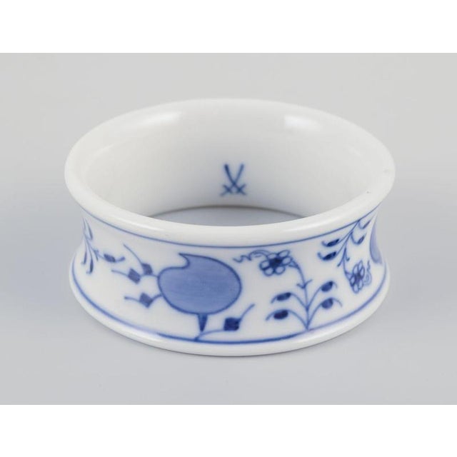 Porcelain Napkin Rings with Blue Onion Pattern from Meissen, Germany, Set of 6 For Sale - Image 3 of 6