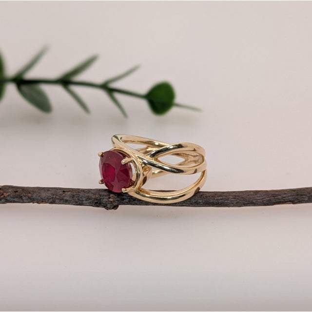 4.7ct Solitaire Ruby Ring in Solid 14k Yellow Gold | OV 11.5x8mm | Bypass Ring For Sale - Image 4 of 5