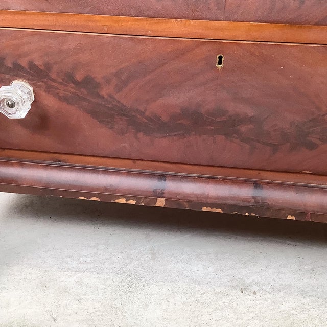 19th Century American Empire Flame Mahogany Four-Drawer Chest For Sale - Image 18 of 18