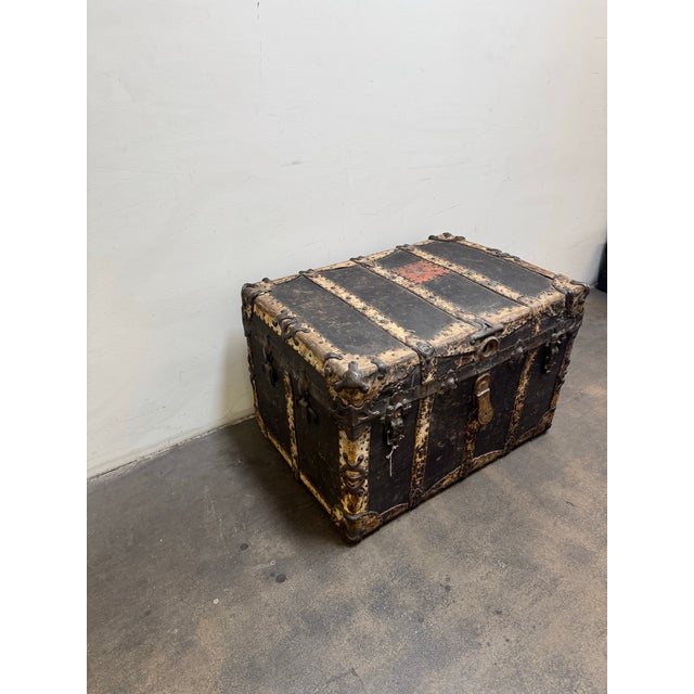 Brown Authentic Late 19th-Century Dome-Top Steamer Trunk For Sale - Image 8 of 12