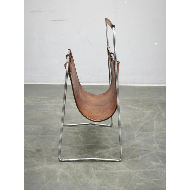 Brown Italian Modernist Leather and Chrome Magazine Rack, 1980s For Sale - Image 8 of 11