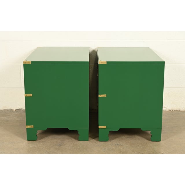 Drexel Heritage Mid-Century Hollywood Regency Campaign Green Lacquered Nightstands | Pair For Sale - Image 11 of 13