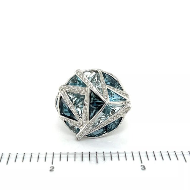 Metal Bellarri 18k White Gold Diamond Blue Topaz Geometric Design Ring, Size 7 For Sale - Image 7 of 9