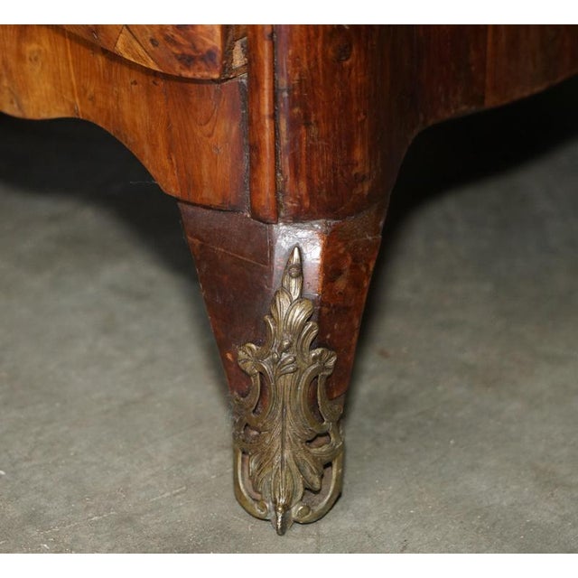 Antique George III Ormolu Mounted Burr Yew Serpentine Commode, 1775 For Sale - Image 6 of 18