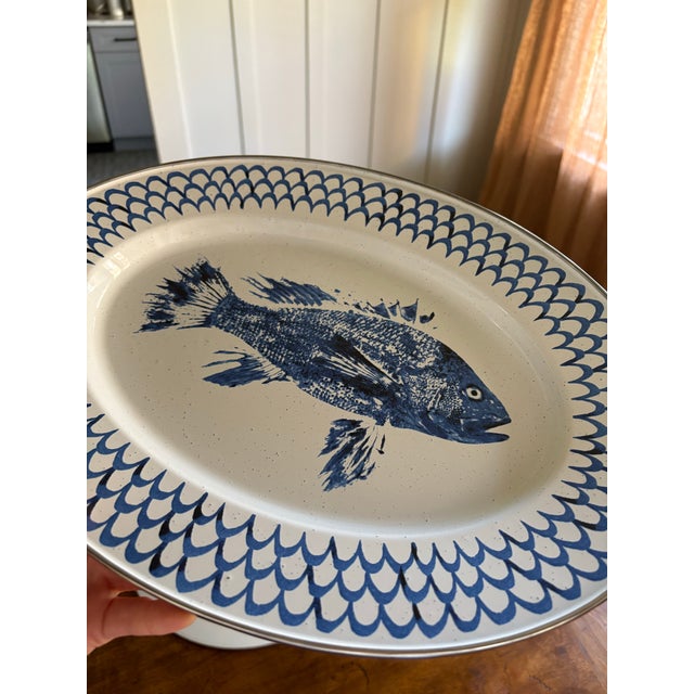 Blue Late 20th Century Golden Rabbit Blue & White Enamelware Serveware Set ()Fish Platter, Splatter Lidded Dish & Polka Dot Serving Plate) - 3-Piece For Sale - Image 8 of 12