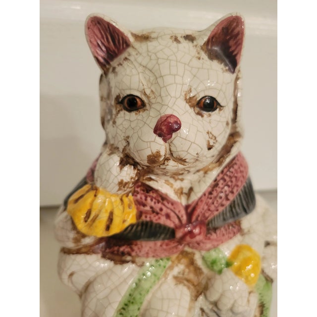 1980s Vintage Colorful Regency Ceramic Staffordshire Sitting Throne Cats Statue- a Pair For Sale - Image 5 of 10