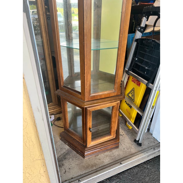 Late 20th Century Vintage 1970s Traditional Lighted Half-Hexagon Curio Cabinet For Sale - Image 5 of 6