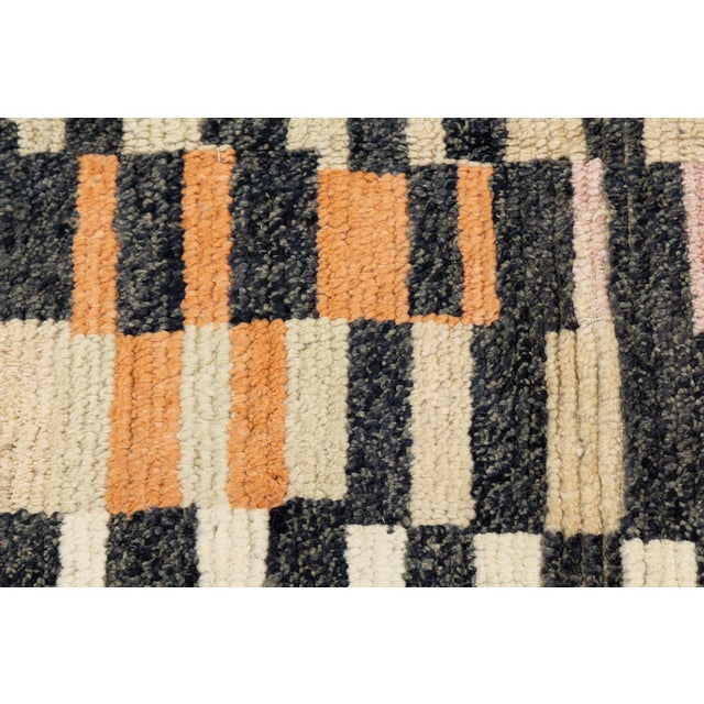 Beige Modern Checkered Moroccan Wool Rug – HandKnotted Geometric Berber Style For Sale - Image 9 of 11