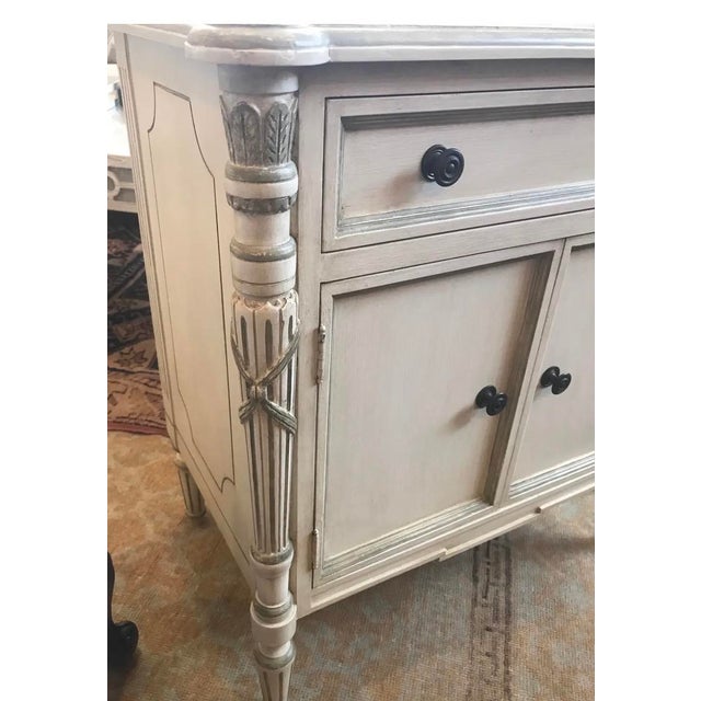 1990s 1990s Pair of Julia Gray Hand-Painted Side Tables/ Nightstands Pair in Hand-Painted Cream and Green Colorway For Sale - Image 5 of 7