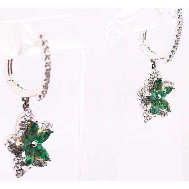 18 Karat White and Yellow Gold Emerald and Diamond Flower Drop Earrings For Sale - Image 9 of 10