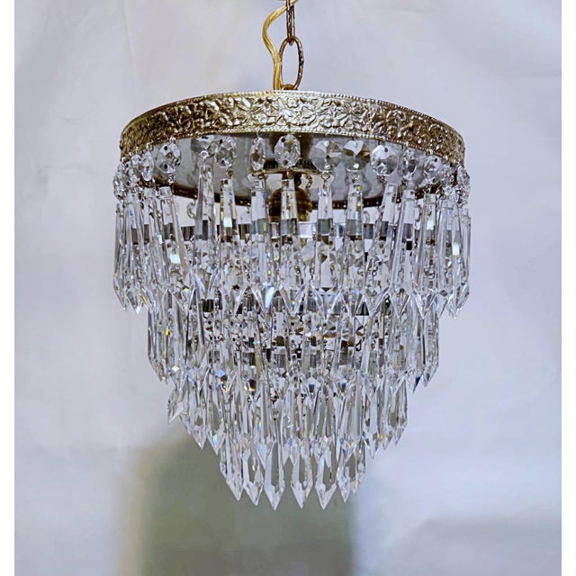 Add classic, show-stopping brilliance to your interior with this magnificent vintage mid-century tiered brass waterfall...