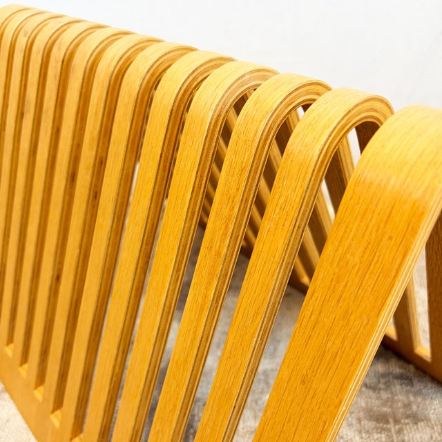 Mid-Century Modern Bent Plywood Magazine Rack from Habitat, 1990s For Sale - Image 3 of 6
