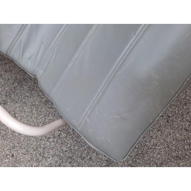 Genni Model Chaise Longue in White Frame and Grey Leather by Gabriele Mucchi for Zanotta, 1990s For Sale - Image 12 of 18