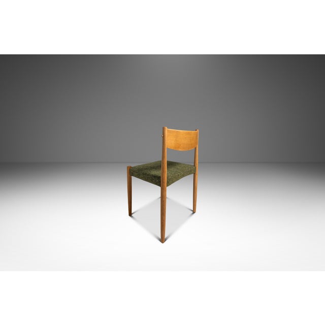 Restored Mid-Century Danish Modern Side / Dining Chair in Oak & Green Tweed Attributed to Poul Volther for Frem Røjle, Denmark, C. 1970s For Sale In Orlando - Image 6 of 18