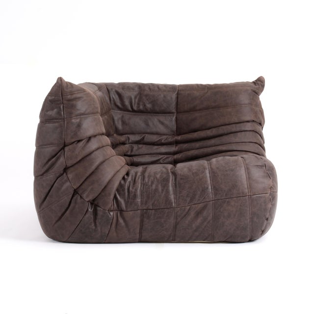 Original vintage Togo Corner Chair by Ligne Roset, designed by Michel Ducaroy in 1973. Fully reupholstered in natural...